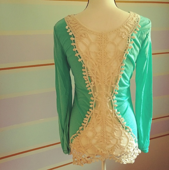 Aug Sun Tops - Long Sleeve Crochet tee sz S